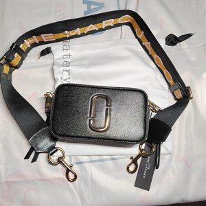 Authentic! Marc Jacobs the SNAPSHOT black Crossbody Bag